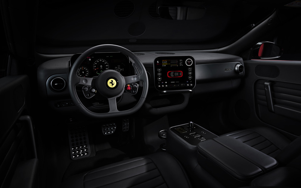 Plancia della Ferrari Luce con Rivestimenti Neri Plancia della Ferrari Luce con Rivestimenti Neri
